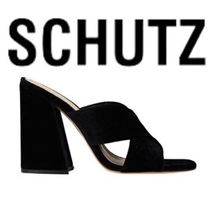 NWOB $128 SCHUTZ
Callie Crisscross Velvet Mule
